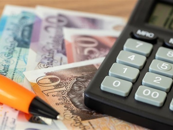 Paper money, pen and calculator